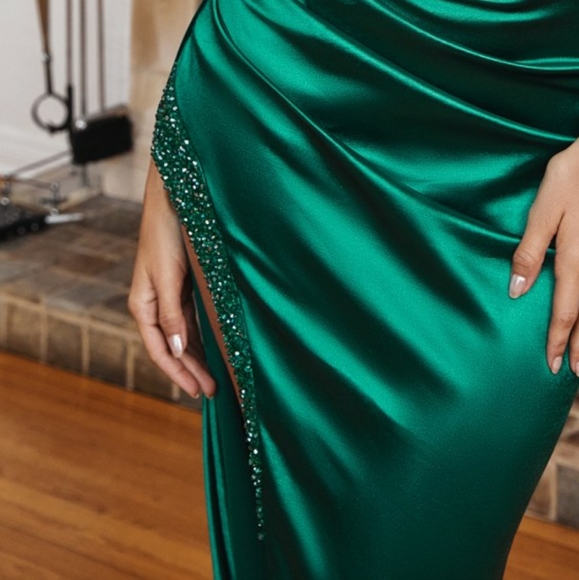COPY - Satin strapless long  fitted gown. Emerald, black, red,mari gold,fuschia… - Picture 3 of 9
